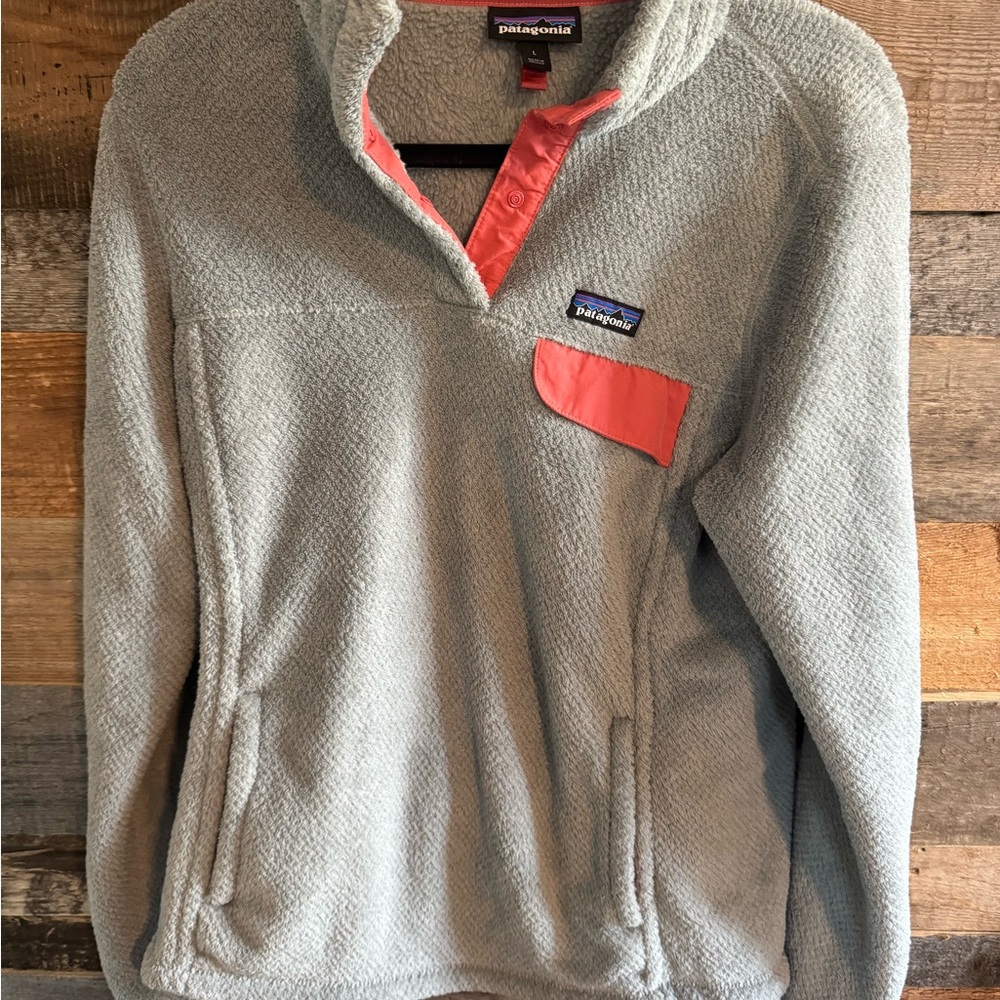 🩶 Patagonia Women’s Sweater Fleece Pullover – Light Gray / Coral Trim (Size L)